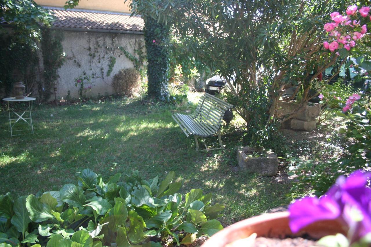 Le Mas Des Dames Appartement Avignon Buitenkant foto
